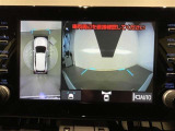 【パノラミックビューモニター】専用のカメラにより、上から見下ろしたような視点で360度クルマの周囲を確認することができま