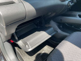 車検証入れなど、いろいろな物が収納できます。