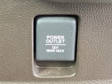 アクセサリーソケットを装備。車内アクセサリーの電源として便利です。