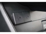 USBジャックが2つあるので電子機器の充電ができます☆