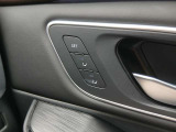 前列左右の座席の位置を記憶するスイッチになります!シートの位置を登録してボタンを押せばシートが登録された位置まで自動で動きます!