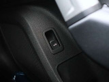 室内からでもリアゲートを開けることが可能で