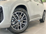 BMW純正アロイホイールはモデルやパッケージに合わせてデザインされています。洗練されたデザインで、足元の個性を引き立てます。
