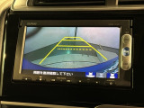 リバースギアに入れるだけで後方の表示へ切り替わります。夜間や雨の日の駐車も楽になりますよ。