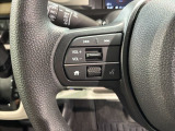 ステアリングにオーディオ操作スイッチが付いています。オーディオ画面に直接タッチしなくても操作が出来ますので、運転に集中できます。