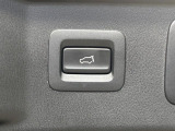 【パワーバックドア】スマートキーや運転席のボタンを押すだけでリアゲートが自動で開閉します!荷物を持っている時や、高い位置にあるバックドアを閉める際に便利な機能です♪