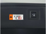 パワーバックドア装備!リヤゲートのスイッチを押すだけでバックドアが閉まります!運転席周りからも開閉の操作ができます♪