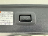 【パワーバックドア】ボタン一つでテールゲートが自動で開閉します。