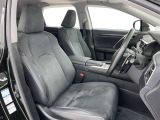 高いホールド性で運転姿勢が安定します。長距離ドライブでも疲れにくいのが魅力です。快適なドライビングライフをお送りください♪