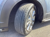 タイヤの残量は是非お車でご確認下さい。