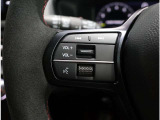 オーディオリモートコントロールスイッチ   ステアリング左に付いているスイッチで、オーディオ/ビジュアルの基本的な操作を行うことができます。