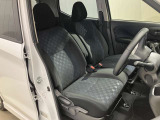 【運転席・助手席転席】運転席の足もともゆったりで長距離ドライブでも快適に★