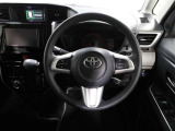 各操作スイッチなどもハンドルから手を放すことなく操作可能で安全運転に支援いたします!