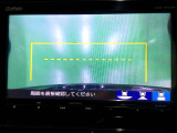バックカメラの画像です。ガイドラインがスムースな車庫入れをサポートいたします。車庫入れの安心感がアップしますね。