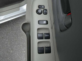 運転席からでも各ウインドウを操作できるスイッチ付き!