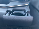 手の届きやすい位置に設置されたドリンクホルダー