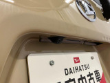 【バックカメラ】 対応モニターを装着することで、駐車時に車両後方の様子を見ることができます。