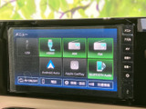 多彩な機能を搭載したモニター画面。音楽やナビゲーションなど、様々なコンテンツを楽しめます。