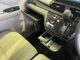 便利な収納スペースがたくさん用意されており、車内はスッキリしております。