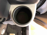 便利なドリンクホルダーが付いています。