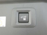 ワンタッチでバックドアが開閉。重たいバックドアも力いらずで開閉できる便利なパワーバックドア付きです!