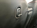 【フック】フックの用途は様々。手荷物のバッグや買い物袋、ビニール袋をぶら下げてゴミ箱にしても良いですね♪