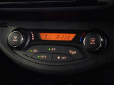 車内を快適に、オートエアコンを装備しています。