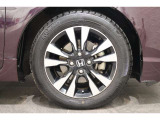 純正のアルミホイールが足元を飾ります!タイヤサイズは185/60R15になります。