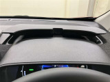 運転席ダッシュボードにもアッパーBOXが付いており小物等を収納できます。