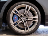 【BMWアロイホイル】軽量かつ強度に拘ったアロイホイル。走行性能ポテンシャルを引き出す設計。車の足元を引き締めてくれる大きなポイントはアロイホイルです。