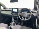 運転席まわりです。 各操作スイッチは使いやすい位置に配置されてます。