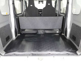 スクエアなパッケージ設計でゆとりの広さ♪バックドアも大きく開くので荷物の積み下ろしもスムーズです!!