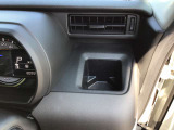 運転席ドリンクホルダーです☆