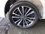 アルミホイールです。足元が引き立つので、車全体のイメージがアップしますよ!