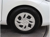 純正ホイールキャップ装着車です♪シンプルで飽きのこないデザインが車全体の印象によく似合っていますね(^^)/