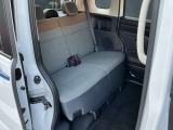 コンパクトでも車内広々。頭上空間も広く快適にお過ごしいただけます。後席足元空間も十分な広さを確保しております。座面も厚く快適です!
