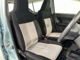 高いホールド性で運転姿勢が安定します。長距離ドライブでも疲れにくいのが魅力です。快適なドライビングライフをお送りください♪