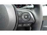 レーダークルーズコントロール(全車速追従機能付)付きです。車速に応じて追従支援してくれるので、ロングドライブも快適です。詳細は販売店スタッフまでおたずねください。