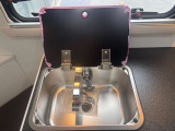 中古車は全てWeb在庫です。現車はストックヤードにて保管しており常時展示はしておりませんので、現車をご確認の場合は事前にお電話にてご連絡お願い致します。075-922-2313 定休日:毎週水曜日