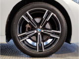 BMW純正アルミホイールです。納車時にはアルミホイールコーティングも承っております!是非ご検討下さいませ。