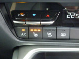 【助手席シートヒーター】座面と背もたれをすばやく温め、寒い時期にも快適な運転環境を提供します。運転席だけじゃなく、助手席も快適な空間となってます。