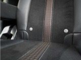 ◆ISOFIX◆シートベルトいらずでチャイルドシートと固定金具を連結するだけでガッチリ固定できます。