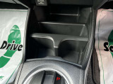 センターコンソールにドリンクホルダーがございます