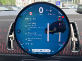 自社サービス工場にて、ドイツ本国と同様の教育・訓練を受けたMINI専門のメカニックが、100項目にも上るポイントを徹底的に点検・整備しております。