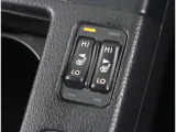 運転席、助手席にはシートヒーター機能を装備!電熱線を使用した暖房ですので、寒い季節や雨などで急に体が冷えてしまったとき等に便利で快適な機能です!