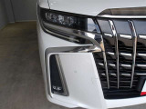 夜間も安心して運転できるLEDヘッドライトです。点灯速度が早く消費電力も抑えられます。