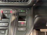電子制御パーキングブレーキは信号待ちでも便利。いつもより運転がラクになるはずです。
