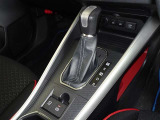電動パーキングブレーキ・ブレーキホールドを装備してます。ホールド機能は信号待ちが多い一般道で疲労軽減になり、大好評です!