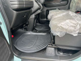 フロアマットも綺麗にクリーニングして納車しております!