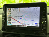 ナビゲーションシステムが、目的地までのルートをスムーズに案内します。鮮明な画面で、運転中でも安心して操作できます。